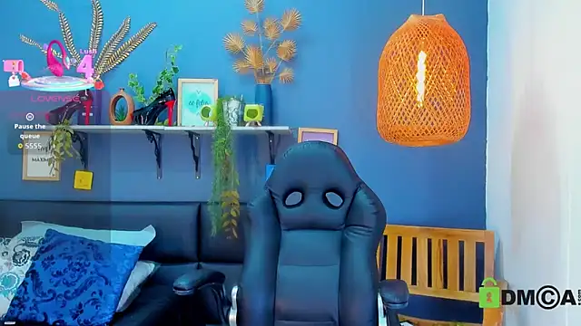 Snapshot of yessila_parker chatting on 03.20.26 yessila parker online show from 03.20.26