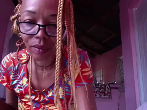 Snapshot of Ladyzee25 chatting on 06.04.26 Ladyzee25 online show from 06.04.26