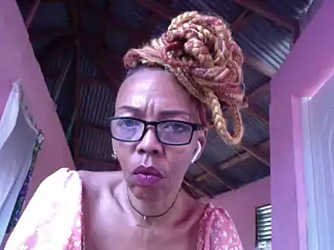 Snapshot of Ladyzee25 chatting on 06.09.26 Ladyzee25 online show from 06.09.26
