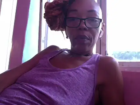 Snapshot of Ladyzee25 chatting on 06.20.26 Ladyzee25 online show from 06.20.26