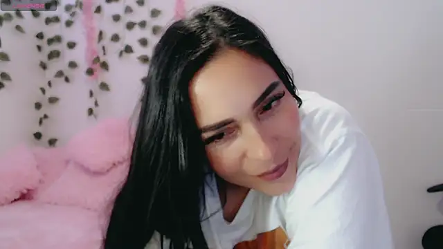 Snapshot of luna_lgomez_ chatting on 03.06.25 luna lgomez  online show from 03.06.25