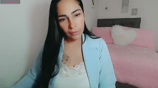 Snapshot of luna_lgomez_ chatting on 12.18.25 luna lgomez online show from 12.18.25