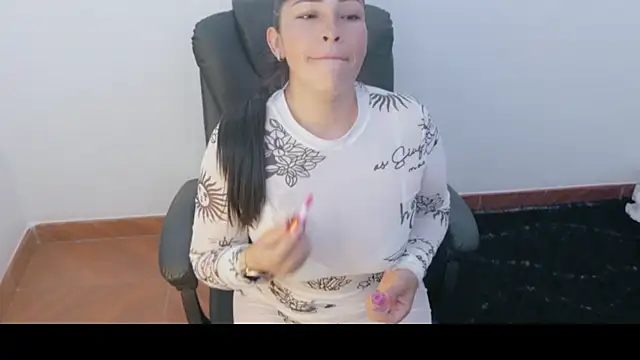 luna lgomez  online show from 06.25.26