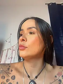 Snapshot of HotAlana_ chatting on 04.28.26 HotAlana online show from 04.28.26