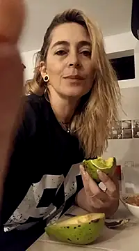 Sara Valkyri online show from 03.08.25