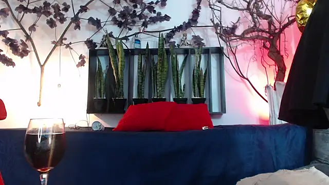 Sara Valkyri online show from 10.20.25