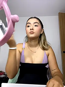 Snapshot of allison_wen chatting on 11.13.25 allison wen online show from 11.13.25