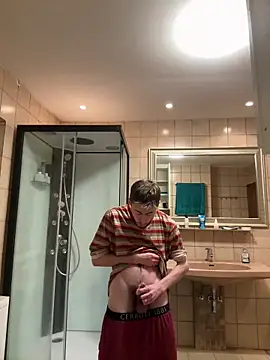 Snapshot of xy_monkeyBigCock chatting on 03.18.25 xy monkeyBigCock online show from 03.18.25