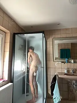 Snapshot of xy_monkeyBigCock chatting on 09.17.25 xy monkeyBigCock online show from 09.17.25