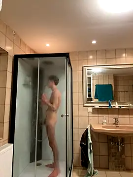 Snapshot of xy_monkeyBigCock chatting on 10.04.25 xy monkeyBigCock online show from 10.04.25