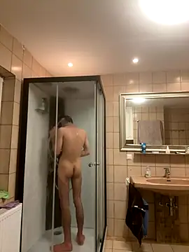 Snapshot of xy_monkeyBigCock chatting on 11.09.25 xy monkeyBigCock online show from 11.09.25