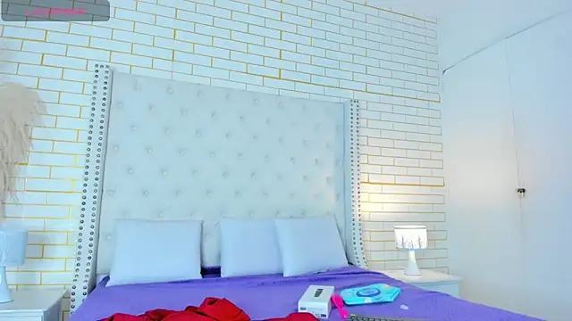 Snapshot of Emilly_wilson_ chatting on 10.25.25 Emilly wilson online show from 10.25.25