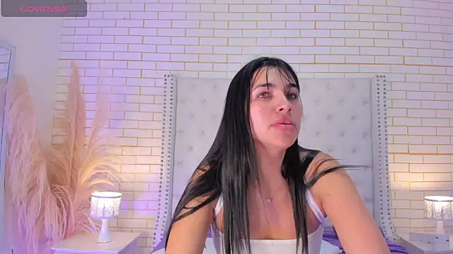 Snapshot of Emilly_wilson_ chatting on 11.23.25 Emilly wilson online show from 11.23.25