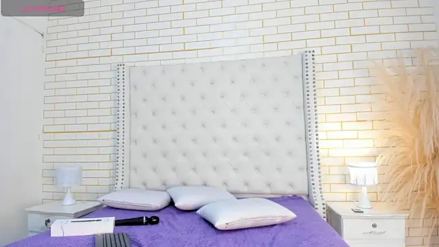 Snapshot of Emilly_wilson_ chatting on 12.14.25 Emilly wilson online show from 12.14.25