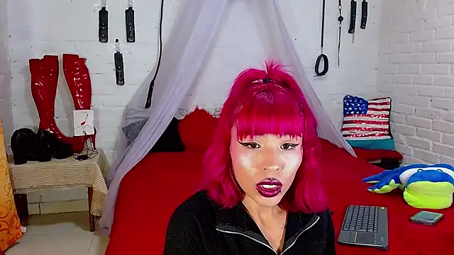 Snapshot of millygrey chatting on 09.15.25 millygrey online show from 09.15.25