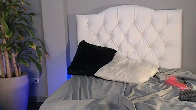 fernandaqueens online show from 03.13.25