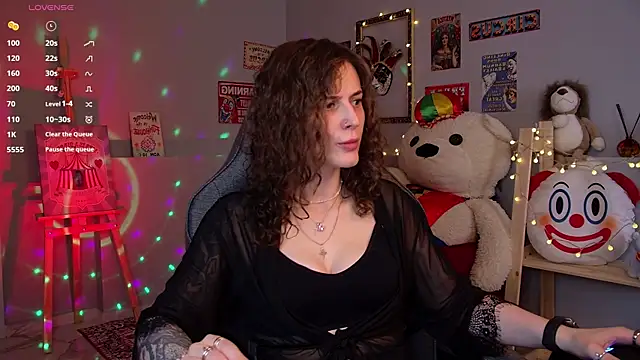 Snapshot of OliviaMcClean chatting on 05.28.26 OliviaMcClean online show from 05.28.26