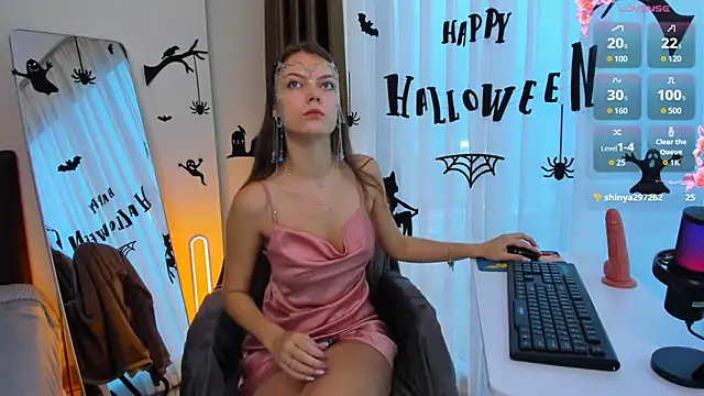 Snapshot of Alice_neon chatting on 10.30.25 Alice neon online show from 10.30.25