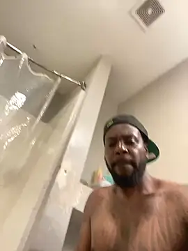 Snapshot of Mouththisbigdick chatting on 03.08.25 Mouththisbigdick online show from 03.08.25