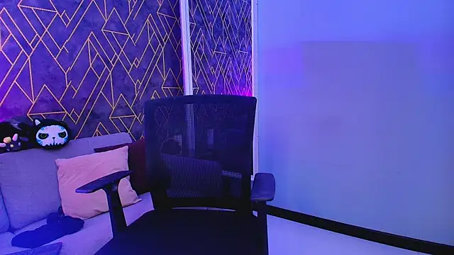 Tahara Romanov online show from 09.18.25