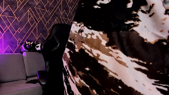 Snapshot of Tahara_Romanov chatting on 02.17.26 Tahara Romanov online show from 02.17.26