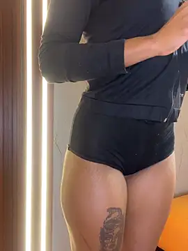 Snapshot of PinkyMoon chatting on 11.24.25 PinkyMoon online show from 11.24.25