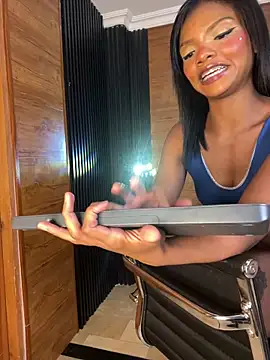 Snapshot of PinkyMoon chatting on 03.13.26 PinkyMoon online show from 03.13.26