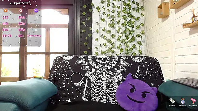 LiraSonnett online show from 09.24.25