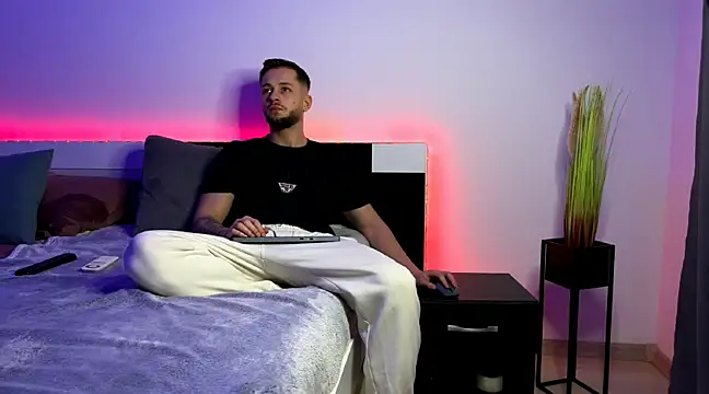 Snapshot of nicholasX1 chatting on 03.12.25 nicholasX1 online show from 03.12.25