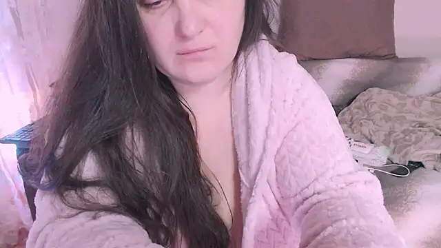 Snapshot of SoftLia chatting on 12.13.24 SoftLia online show from 12.13.24