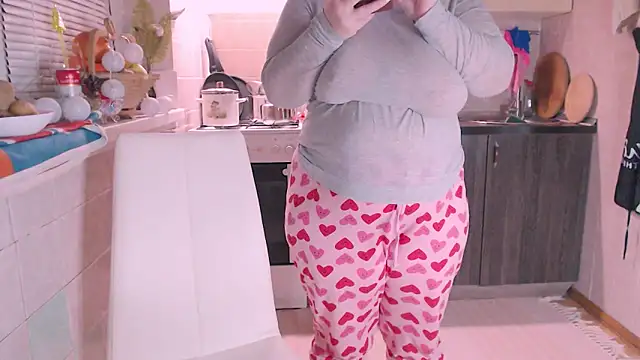 Snapshot of SoftLia chatting on 12.31.24 SoftLia online show from 12.31.24