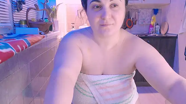 Snapshot of SoftLia chatting on 02.01.25 SoftLia online show from 02.01.25