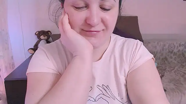 Snapshot of SoftLia chatting on 02.15.25 SoftLia online show from 02.15.25