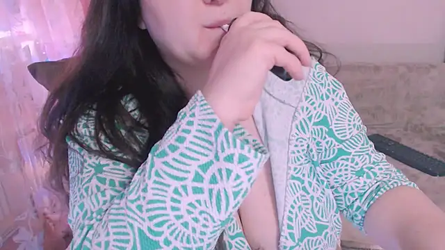 Snapshot of SoftLia chatting on 03.02.25 SoftLia online show from 03.02.25