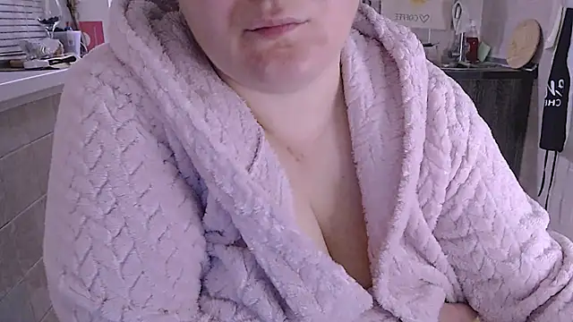 Snapshot of SoftLia chatting on 09.28.25 SoftLia online show from 09.28.25