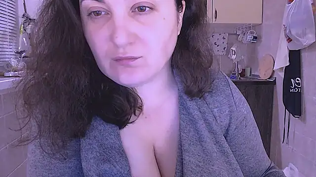 Snapshot of SoftLia chatting on 10.10.25 SoftLia online show from 10.10.25