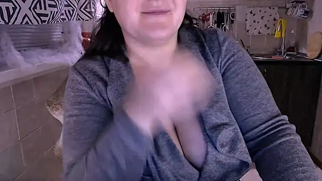 Snapshot of SoftLia chatting on 10.22.25 SoftLia online show from 10.22.25