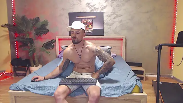 Snapshot of Tiberius_hunk chatting on 07.07.26 Tiberius hunk online show from 07.07.26