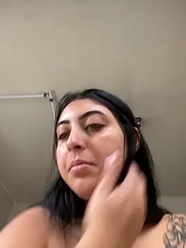 Snapshot of mayteziinhaa chatting on 09.29.25 mayteziinhaa online show from 09.29.25