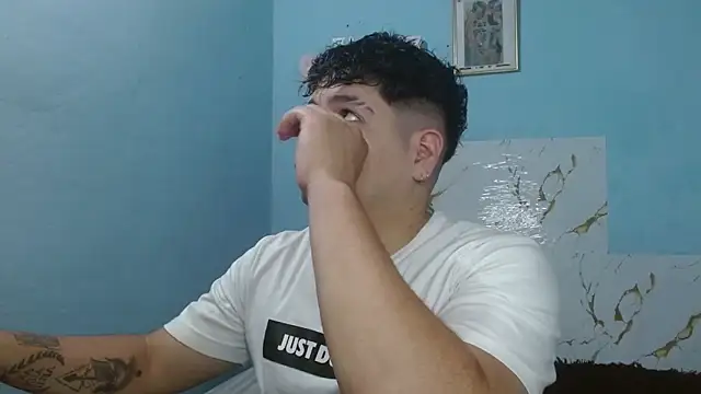 Snapshot of lunaxxx_69 chatting on 03.18.25 lunaxxx 69 online show from 03.18.25