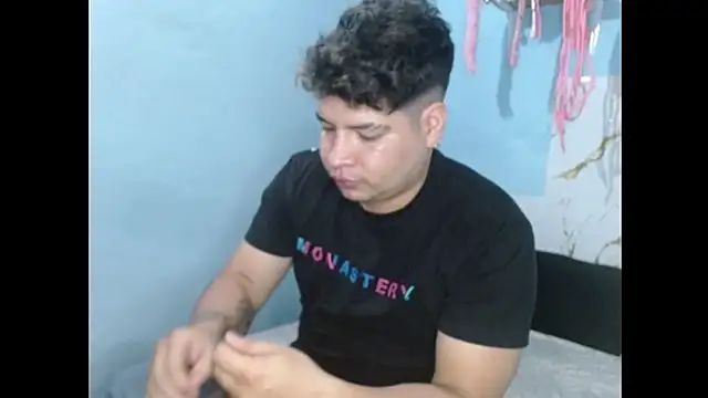 Snapshot of lunaxxx_69 chatting on 03.20.25 lunaxxx 69 online show from 03.20.25