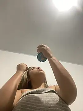 Snapshot of lunaxxx_69 chatting on 10.12.25 lunaxxx 69 online show from 10.12.25