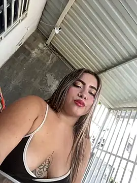 Snapshot of lunaxxx_69 chatting on 03.18.26 lunaxxx 69 online show from 03.18.26