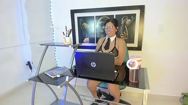 Snapshot of emilyy_cooperr chatting on 09.11.25 emilyy cooperr online show from 09.11.25