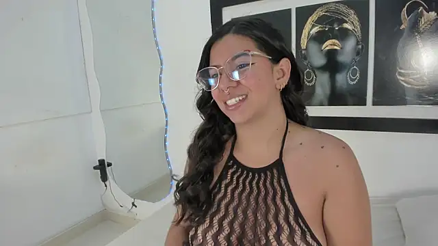 Snapshot of emilyy_cooperr chatting on 09.15.25 emilyy cooperr online show from 09.15.25