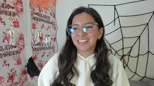 Snapshot of emilyy_cooperr chatting on 10.17.25 emilyy cooperr online show from 10.17.25