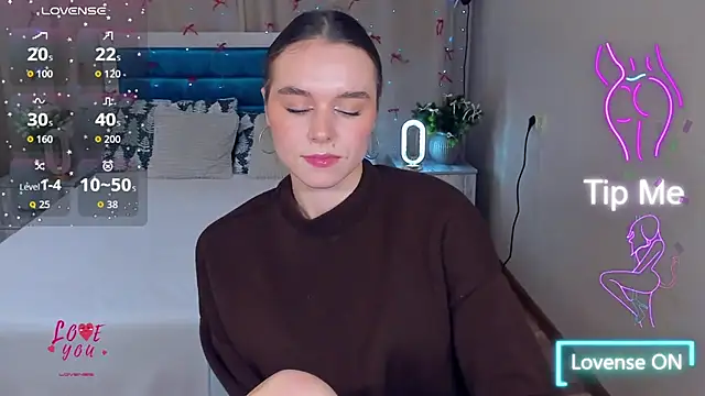 Snapshot of EmelyMason chatting on 12.18.25 EmelyMason online show from 12.18.25