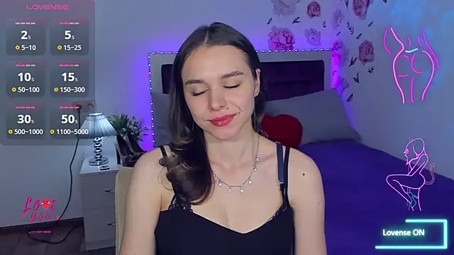 Snapshot of EmelyMason chatting on 05.08.26 EmelyMason online show from 05.08.26