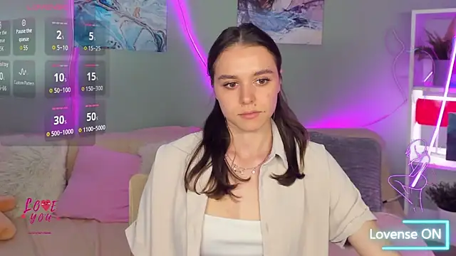 Snapshot of EmelyMason chatting on 05.19.26 EmelyMason online show from 05.19.26