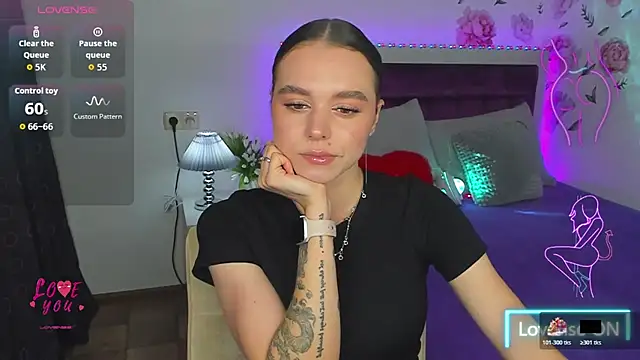 Snapshot of EmelyMason chatting on 05.20.26 EmelyMason online show from 05.20.26